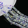 Vista macro de cuentas de cristal cuadradas de 7mm con revestimiento AB para joyería DIY - Cuadrado Grande