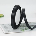 Ruban de satin noir brillant sur magazine pour emballage cadeau et décor de gâteaux - Largeur 1cm
