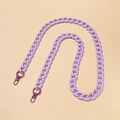 Detail der hellvioletten matten Acrylkette mit dunkelvioletten Metall-Federverschlüssen - Lila