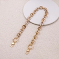 Correa de 62cm en acrílico con anillos dorados y eslabones de resina marmolada - Longitud aprox. 62cm/Diámetro de cadena 1.8cm / Beige