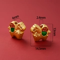 Vista macro detallada de cuentas de caballo en oro 3D con esmalte y medidas de tamaño - Hazte Rico Inmediatamente (rojo Y Verde)