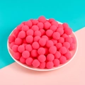 Pompones de poliéster rosa fucsia para manualidades y accesorios de ropa en bandeja blanca - Rosa Fucsia