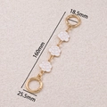 Détail d'une chaîne d'extension de 160mm avec fleurs de camélia en émail blanc et mousquetons - Style Décor Camélia en Émail (Modèle 06) / 1 Pièce