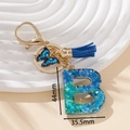 Portachiavi lettera B in resina con farfalla blu e nappa, altezza di 44 mm - Blu B
