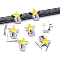 Dettaglio di ciondoli a stella in lega colorata per bracciali DIY, misura 15mm - Meteora Multicolore