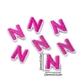 Mini parche bordado letra N rosa intenso con borde blanco, altura de 16mm - 5 Unidades/Paquete / Letra N