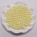 Gepolijste crèmegele ronde ABS imitatieparels met gaten in wit decoratief dienblad - Lichtgeel