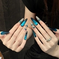 Unghie finte blu occhio di gatto forma stiletto con accenti di farfalle scintillanti - XS / Stile Stiletto (2936)