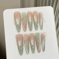 Luxuriöse Cat-Eye Kunstnägel mit grünem Verlauf, Goldlinien und weißen Perlen - XS / 396-Lang Zugespitzt