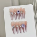 Unghie finte cat eye sfumate viola con strass color lavanda e perle - XS / Stiletto Sottile