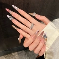Faux ongles stiletto faits main avec œil de chat rose, cristaux et détails en perles - XS / Style Stiletto (1576)