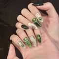Uñas postizas artesanales verde esmeralda ojo de gato con perlas y flores doradas - XS / 1318-Uñas de Almendra