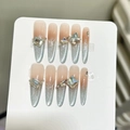 Glitzernde Cat-Eye Kunstnägel in langer Mandelform mit Kristallen und Perlen - 1130-Dünne Spitze Form