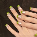 Unghie cat eye champagne con punte francesi verde fluo dal design minimalista - XS / Ballerina Super Corta (1083)