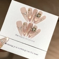 Unghie finte artigianali champagne cat-eye con cristalli e ciondoli a cuore - XS / Stile Intarsiato Occhio di Gatto Rosa Nudo Goccia d'Acqua Lunga (1937)