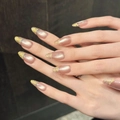 Unghie finte a mandorla rosa nude effetto cat-eye con punte glitterate dorate - XS / 663-Ovale Medio