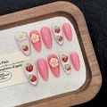 Unghie finte fatte a mano con fragole 3D e decorazioni floreali a mandorla lunga - XS / Frangipane Fragola 3D Dipinto (2834-Almond)