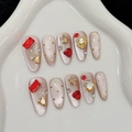Katzenaugen Kunstnägel mit roten Strasssteinen und goldenen Herz-Akzenten in Mandelform - XS / Champagner Gold Katzenauge Herz (Medium Oval)