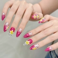 Unghie finte cat-eye rosa con fiori 3D bianchi e decorazioni a goccia d'acqua - XS / Forma a mandorla