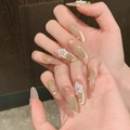 Unghie finte a mandorla con sfumatura cat-eye, fiori 3D e dettagli in perle - XS / Ovale Lungo (708)
