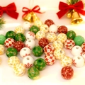 Perles de Noël en bois de 16 mm avec motifs flocons et étoiles pour créations artisanales - Motif Maison Flocon Multicolore Imprimé