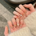 Rosa Ombré-Kunstnägel mit Glitzerspitzen und silbernem schlangenförmigem Schmuckelement - Extra Klein (XS)