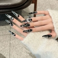 Uñas postizas stiletto negras de lujo con pedrería plateada y flores en relieve 3D - Extra Pequeño (XS) / Estilo Puntiagudo Largo Delgado (2527)