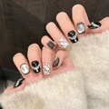 Schwarze Katzenaugen-Nägel mit Perlen-Diamanten und silbernem Rautenmuster - Extra Klein (XS) / Superskurzes Trapez (2777)