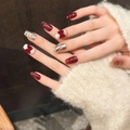 Handgefertigte Samt-Schleife Kunstnägel in Weinrot und Gold mit 3D-Glücksmotiven - Extra Klein (XS) / Moderner Chinesischer Stil