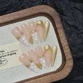 Unghie finte fatte a mano in rosa nudo e oro con design marmorizzato e strass - Extra Piccolo (XS) / 2018-Stiletto Lungo