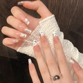 Faux ongles cercueil French avec cœurs colorés et bague fleur argentée avec cristal - 512-Trapèze Moyen