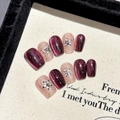 Uñas postizas ojo de gato hechas a mano en violeta oscuro y rosa nude con brillantes - Extra Pequeño (XS)