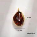 Vue détaillée du pendentif en résine avec dimensions de 20,7 mm et placage en or - Style Résine Irrégulière (A129-11) / Or
