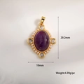 Détail d'un pendentif vintage en or avec pierre violette, perles et zircons cœur - Style Ovale Améthyste Vintage (A129-8) / Or