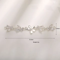 Vista macro del connettore fiore in zircone argento, lungo 55,2 mm, dettagli precisi - Argento Fiore Strass (A0094-5)