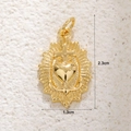 Detailansicht des Sacred Heart Kreuzanhängers in Gold mit Maßen 2,3 cm x 1,3 cm - Gold Heiligstes Herz Jesu Kreuz Stil (Grau)