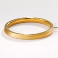 Anneau minimaliste de 2mm en acier inoxydable doré avec finition polie miroir - US 6 / Simple Tour