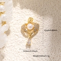 Vista dettagliata di un ciondolo a cuore in oro con perla e zirconi, 22mm per 14mm - Cuore Goccia Strass Perla (A0704)