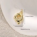 Vista detallada del colgante letra Q chapado en oro de 18k con dimensiones exactas - Letra Q (A0783-Q)