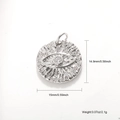Vue macro détaillée du pendentif rond Evil Eye avec zircons et dimensions exactes - Mauvais œil argenté(A004 Œil)