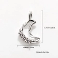 Silberner Mondanhänger Abmessungen mit funkelnden Zirkonen und stromlinienförmiges Design - 15.9mmx10.4mm / Silberner Stromlinienförmiger Mond (848 Silber Mond)
