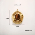 Détail macro du pendentif irrégulier en acier doré avec pierre œil de tigre naturelle - Pendentif irrégulier oeil de tigre (A0124) / 21mm*16mm / Or