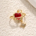 Colgante de corazón rojo con anillo de planeta dorado y estrella para joyería artesanal - Corazón Planeta de Circonita Roja