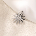 Colgante de sol plateado pulido con centro en espiral y rayos para joyería DIY - Estilo Colgante Sol Espiral Plata (A0071 Plata)