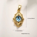 Pendentif œil grec doré avec pierres en zircon bleu et détails rayonnants de soleil - Rayé Radiant Or