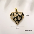 Vue détaillée du pendentif cœur en émail noir avec zircons blancs et finition dorée - Cœur Émail Noir Avec Strass (A0121)