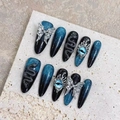 Uñas postizas artesanales degradadas verde oscuro y negro con serpiente 3D y mariposa plata - XS / Degradado Verde Oscuro Ojo de Gato (1919 Almendra Larga)