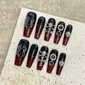 Faux ongles gothiques faits main avec dégradé noir-rouge et bijoux punk argentés - Cercueil Long / Dégradé Noir Rouge (XS)