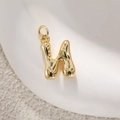 Colgante letra H burbuja 3D chapado en oro 18k con acabado pulido de espejo - Letra N (A0783-N)