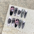 Handgefertigte Punk Stiletto-Nägel mit rosa Spinne und silbernen Flüssigmetall-Schleifen - XS / 1966 Lange Mandel